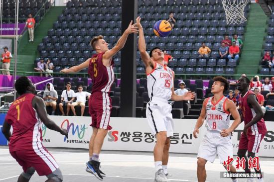 8月26日，亚运会男子三人篮球1/4决赛结束，中国队以21比18战胜卡塔尔晋级半决赛。/p中新社记者 杨华峰 摄